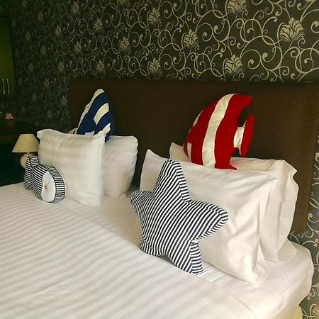 Only Blue Hotel Patong Екстер'єр фото